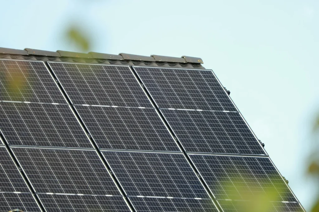 Struggling With Blackouts? Find the Best Solar Generator 1 Choosing a Solar Generator for Backup Power